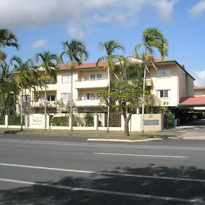 tradewinds-mcleod-holiday-apartments.cairnshotels4all.com/